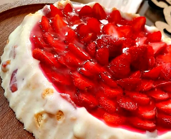 طرز تهیه روکر توت فرنگی؛ با بیسکویت پتی بور و خامه
