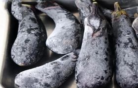 (ویدیو) بادمجان را با این روش بدون سرخ شدن فریز کنید