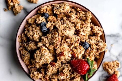 طرز تهیه گرانولا خانگی با جو دوسر و مغزیجات