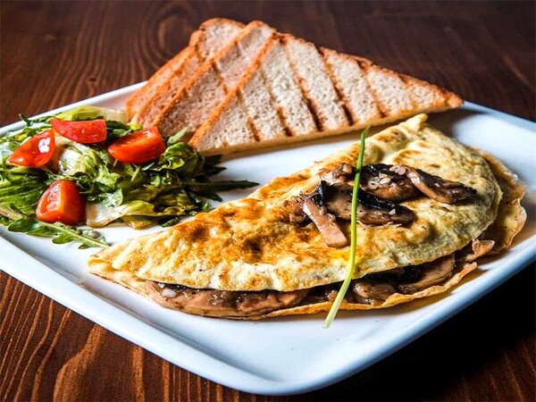 طرز پخت املت اسپانیایی با شیر؛ صبحانه‌ای مقوی و خوشمزه