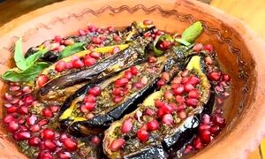 بادمجان ناردونی کاملا گیاهی؛ غذای پاییزیِ شمال که با انار تازه جان می‌گیرد