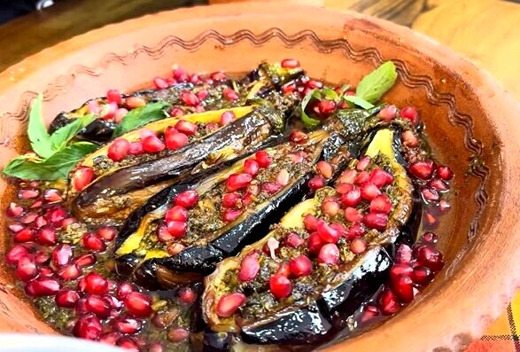 بادمجان ناردونی کاملا گیاهی؛ غذای پاییزیِ شمال که با انار تازه جان می‌گیرد