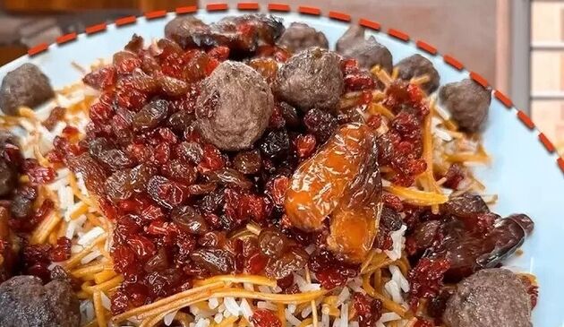 رشته پلو غذایی ساده و نوستالژیک است که با ماست و خیار خنک خیلی می‌چسبد
