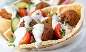 فلافل به سبک سوری؛ ترد، خوش‌طعم و پر از سس مخصوص
