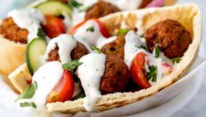 فلافل به سبک سوری؛ ترد، خوش‌طعم و پر از سس مخصوص