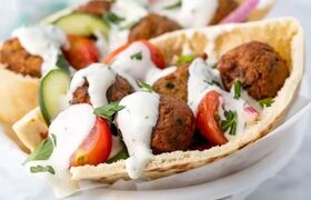 فلافل به سبک سوری؛ ترد، خوش‌طعم و پر از سس مخصوص