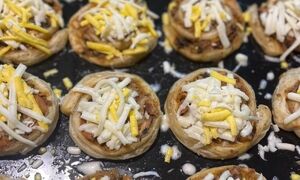 طرز تهیه رول مرغ و قارچ؛ فینگرفود جذاب و عالی 