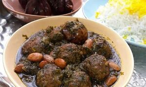 طرز تهیه خورشت قورمه سبزی با گوشت قلقلی