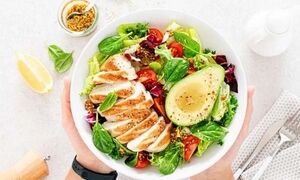 این سالاد رژیمی خوشمزه را با روشی آسان درست کنید!