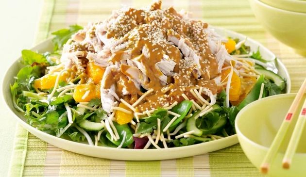 دستور تهیه سالاد تایلندی با سس بادام زمینی
