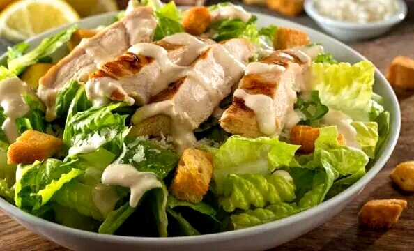 سالاد سزار ایتالیایی با سس مخصوص و طعمی بی نظیر