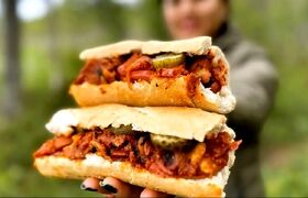 سوسیس بندری به سبک خیابانی: طعم تند و دودی برای غذاهای سریع و دلچسب