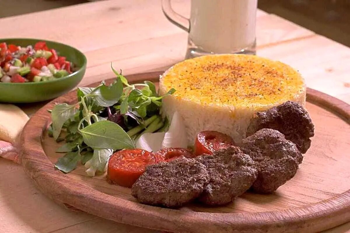 طرز تهیه کته سماقی با کباب تابه ای مخصوص؛ یک ترکیب عالی و بی نظیر