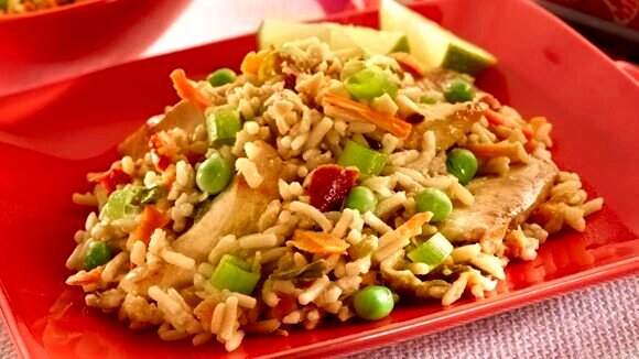 برنج مرغ سرخ شده چینی به سبک رستورانی