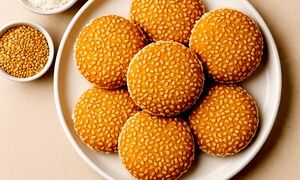 آموزش تهیه شیرینی کنجدی نارگیلی