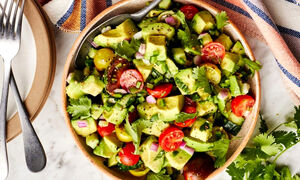 طرز تهیه سالاد آووکادو رژیمی