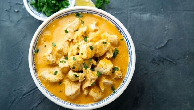 قورمه مرغ بمبئی، یکی از خوش عطرترین خورش‌های هندی