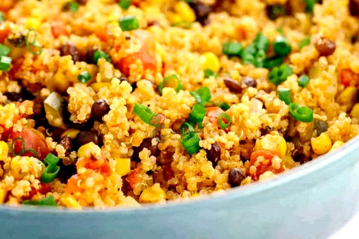 طرز پخت کینوا به جای برنج؛ از مواد لازم تا نکات مهم درباره سرو و نگهداری