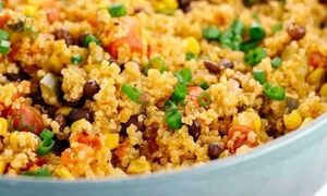 طرز پخت کینوا به جای برنج؛ از مواد لازم تا نکات مهم درباره سرو و نگهداری