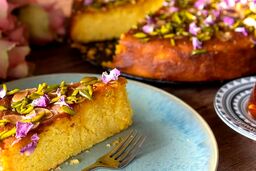 طرز کیک ماست زعفرانی؛ یک عصرانه دلچسب!