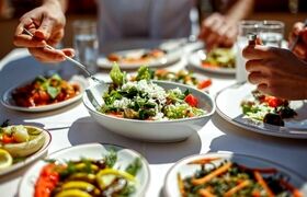 ۶ اشتباه رایج غذایی که رژیم‌تان را از مسیر خارج می‌کند 