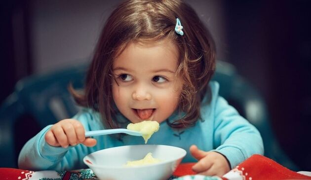 به ۳ دلیل مهم به کودکانتان حریره بادام بدهید