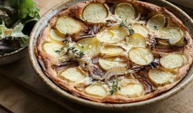 طرز تهیه تارت سیب زمینی و پیاز با مواد ساده