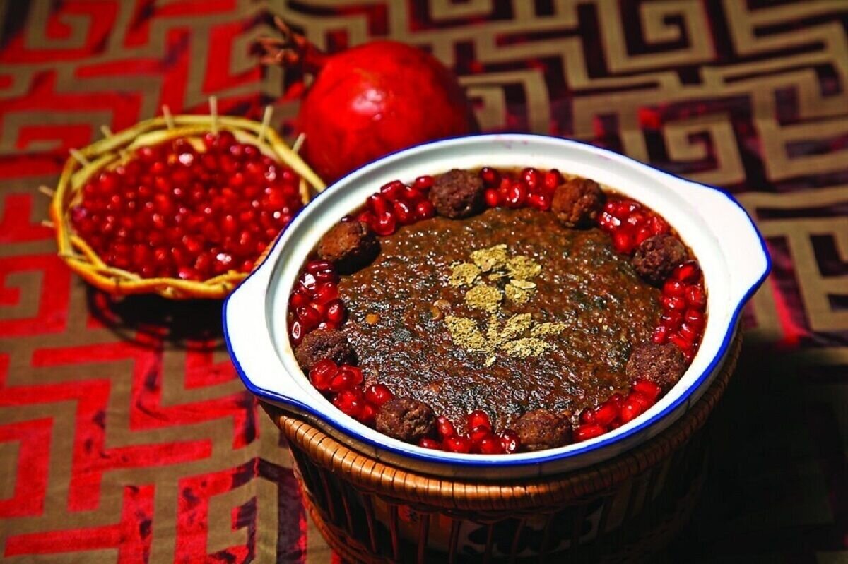 آش انار؛ طعم ترش و شیرین پاییز در یک کاسه