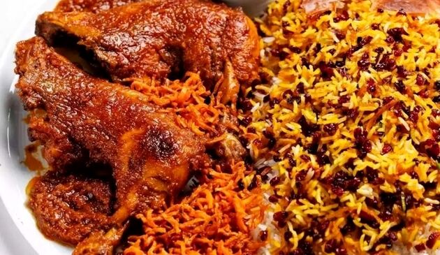بفرمایید مرغ همایونی مجلسی با سس پیاز و ادویه‌های معطر!