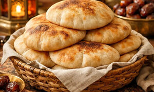 فوت‌وفن‌ تهیه نان عربی در ماهیتابه ؛ ویژه ماه رمضان