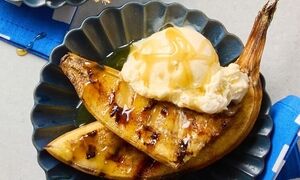 موز گریل‌شده با سس کارامل نارگیلی؛ دسر خوش عطر و متفاوت برای روزهای تابستانی