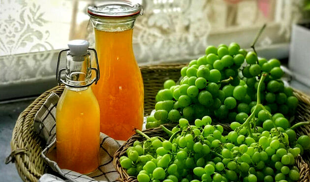 فصل آبغوره گیری نزدیک است، درست کردن ترشی غوره هم کاری ندارد 