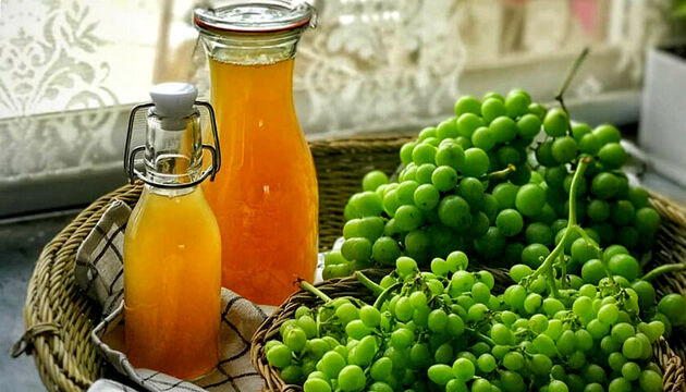 فصل آبغوره گیری نزدیک است، درست کردن ترشی غوره هم کاری ندارد 