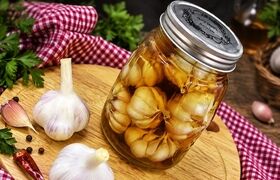 فصل درست کردن سیر ترشی از راه رسید