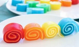 ژله رولی ساده و مجلسی با بستنی ؛ شیرینی خوش طعم و جذاب برای مهمانی های پاییزی
