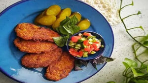 طرز تهیه کتلت با گوشت کوبیده آبگوشت؛ خوشمزه و سریع