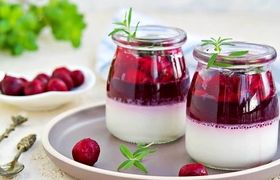 دستور تهیه پودینگ خوشمزه با سس آلبالو