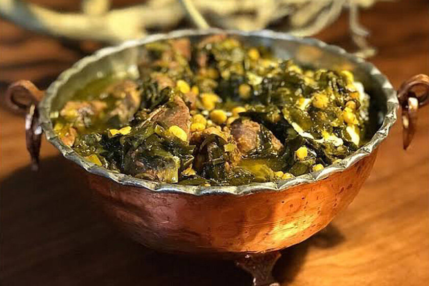 سیر قلیه گیلانی؛ خورش ترش و ملس شمالی با برگ سیر و تخم‌مرغ