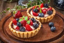 چگونه تارت خامه ای با میوه های تازه درست کنیم که همیشه ترد بماند؟