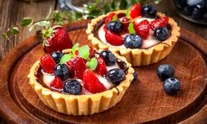 چگونه تارت خامه ای با میوه های تازه درست کنیم که همیشه ترد بماند؟