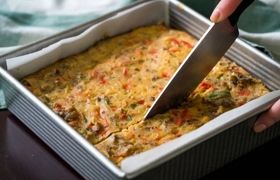 طرز تهیه کیک سوسیس با سیب زمینی؛ یک میان وعده خوشمزه