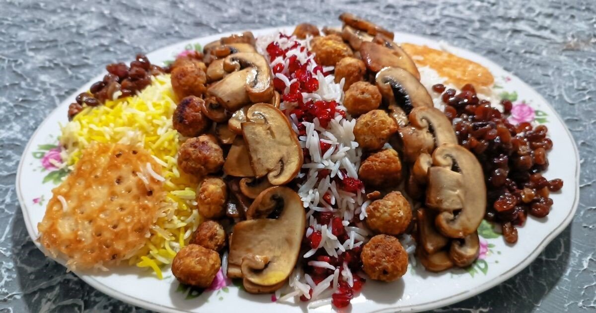 طرز تهیه قارچ‌پلو خوشمزه با نخودفرنگی به سبک مجلسی