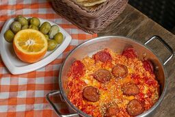 طرز تهیه سوسیس و تخم‌مرغ به سبک سنتی قهوه‌خانه‌ها