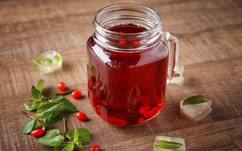 فواید شگفت‌انگیز آب زرشک برای کبد و قلب