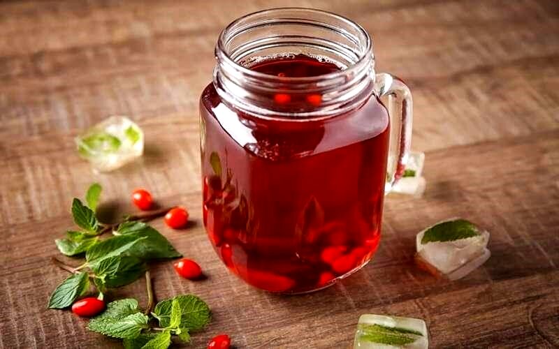 فواید شگفت‌انگیز آب زرشک برای کبد و قلب