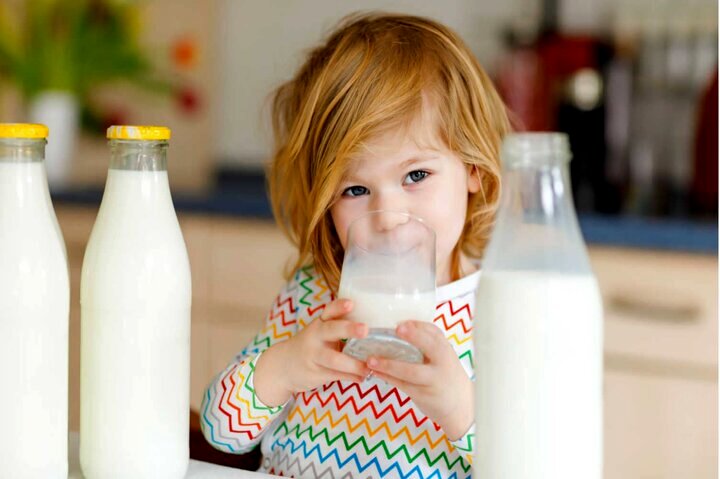 ۷ دلیل برای نوشیدن یک فنجان شیر زردچوبه قبل از خواب