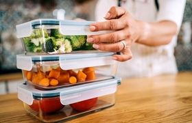 این غذاها را در ظروف پلاستیکی نگهداری نکنید