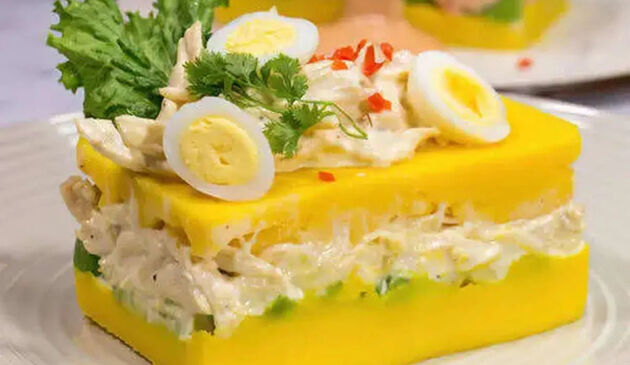 طرز تهیه کائوسا رِیِنا؛ طعم متفاوت پوره سیب‌زمینی در یک غذای پرویی