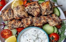 طرز تهیه جوجه کباب ماستی؛ راز جوجه‌های نرم و آبدار برای دورهمی‌های آخر هفته