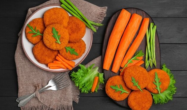 کوکوی هویج چهارنفره ؛ چگونه از وا رفتن کوکو جلوگیری کنیم؟ + طرز تهیه یک کوکوی پف‌دار